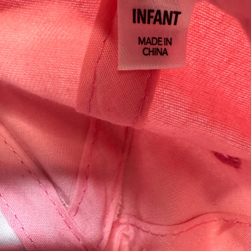 Pink and Camouflage 'I Hunt for Hugs' Cap- infant size - Picture 4 of 6